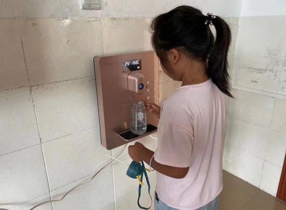 管道直饮水进校园 洒金小学2400余师生喝上放心水- 管道直饮水进校园 洒金小学2400余师生喝上放心水-